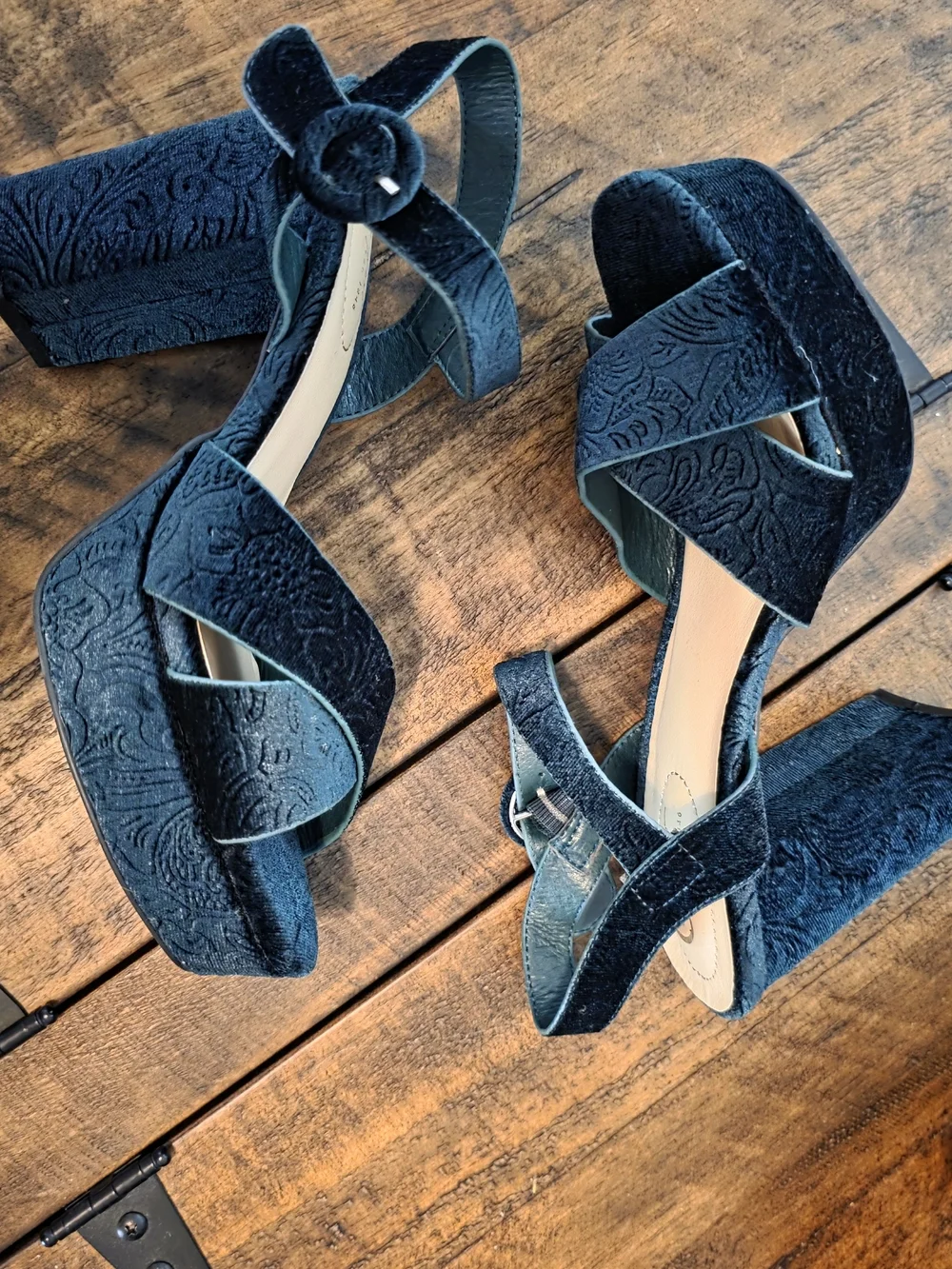 Women’s Velvet 4